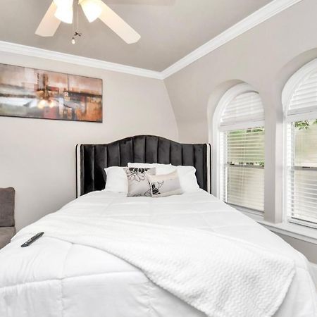 Stunning Private Room In Town Home Хюстън Екстериор снимка