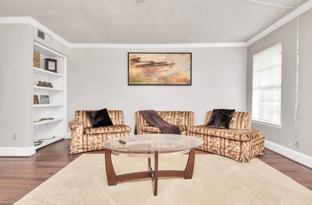 Stunning Private Room In Town Home Хюстън Екстериор снимка