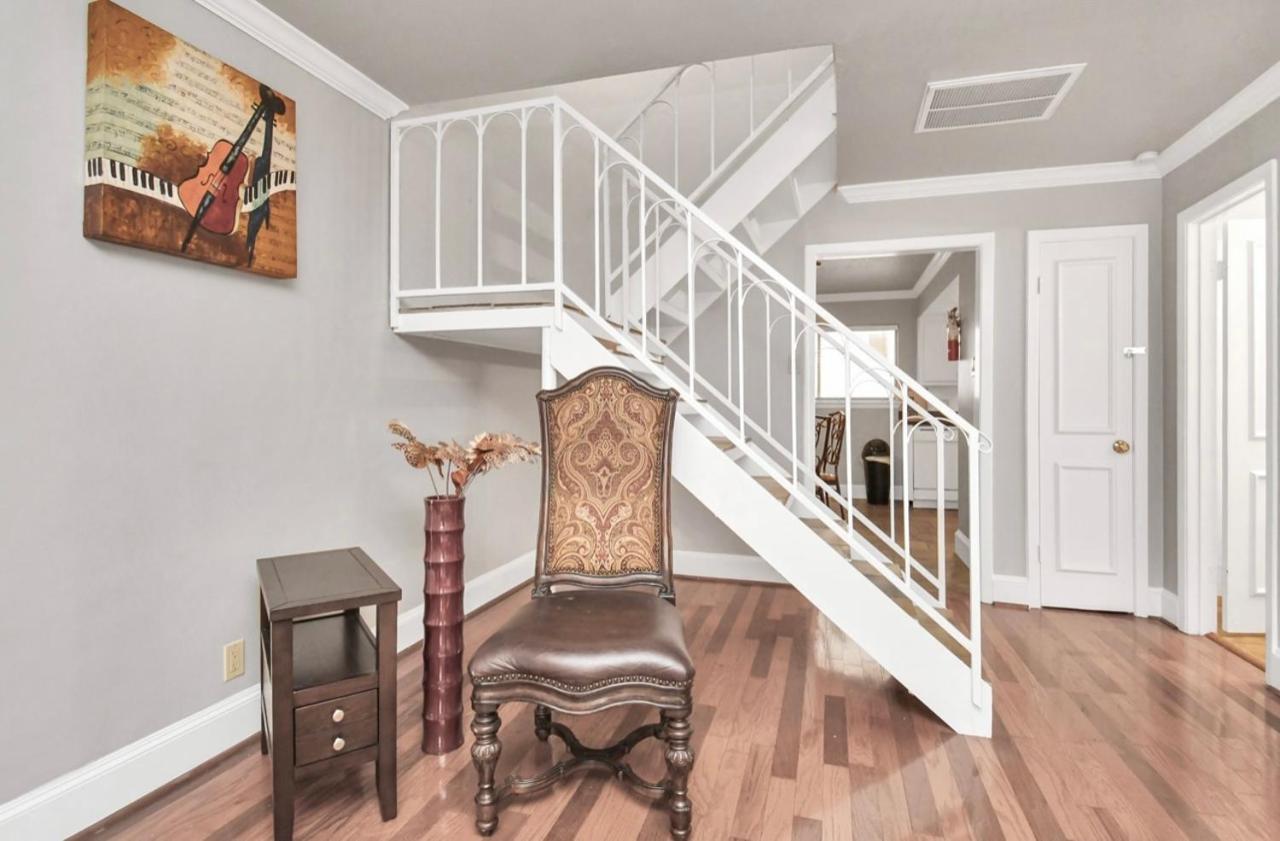 Stunning Private Room In Town Home Хюстън Екстериор снимка