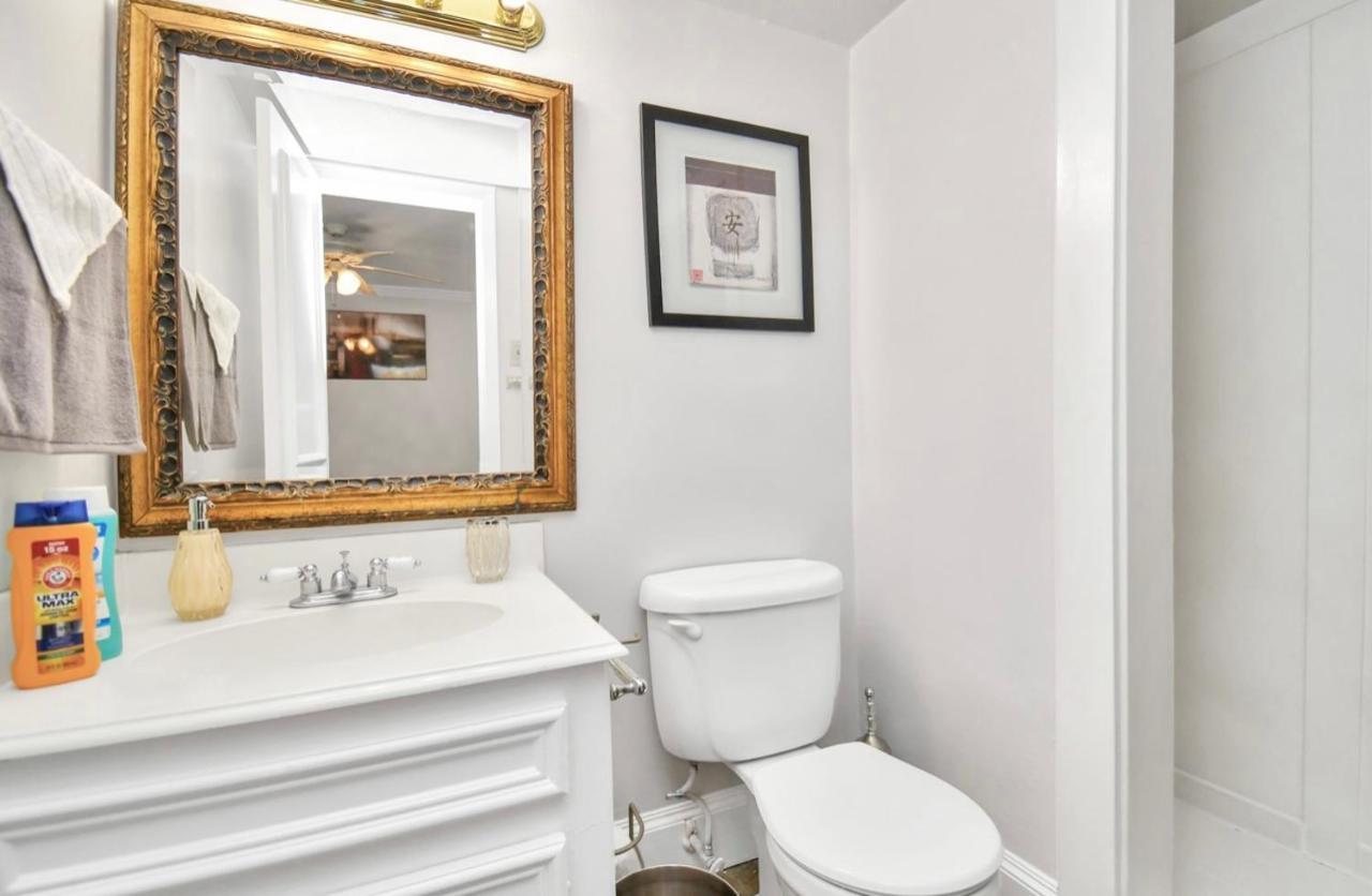 Stunning Private Room In Town Home Хюстън Екстериор снимка