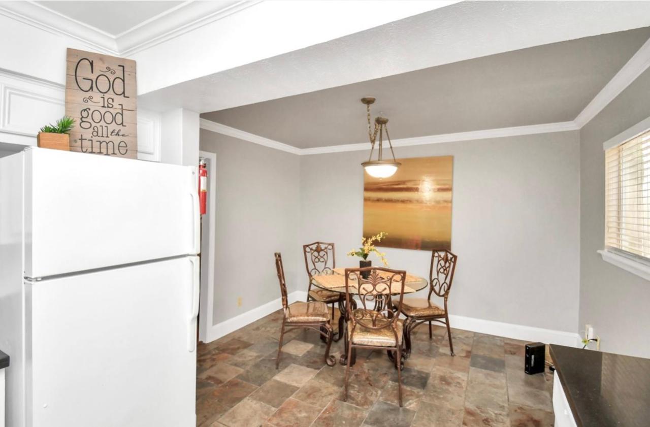 Stunning Private Room In Town Home Хюстън Екстериор снимка
