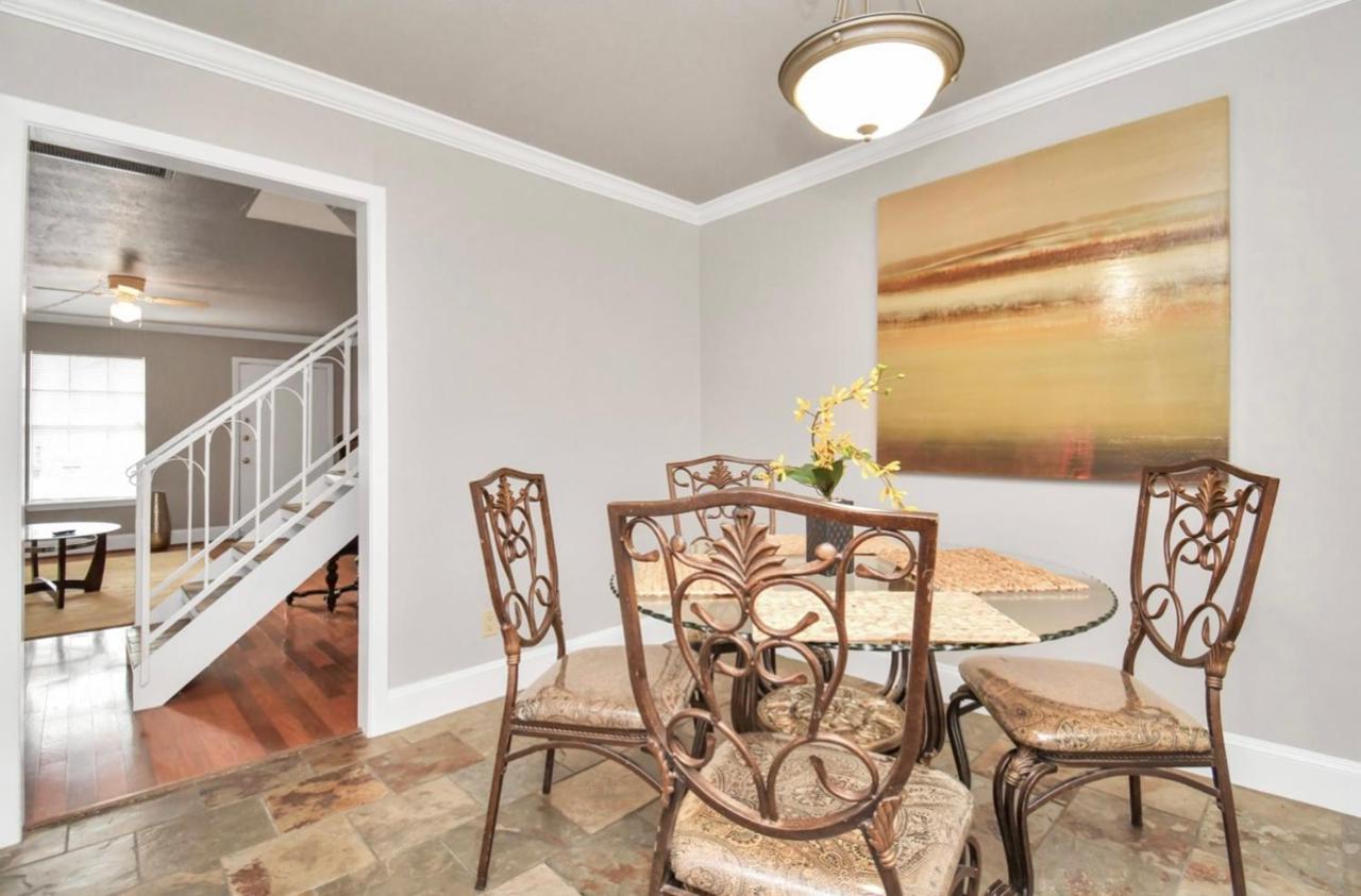 Stunning Private Room In Town Home Хюстън Екстериор снимка