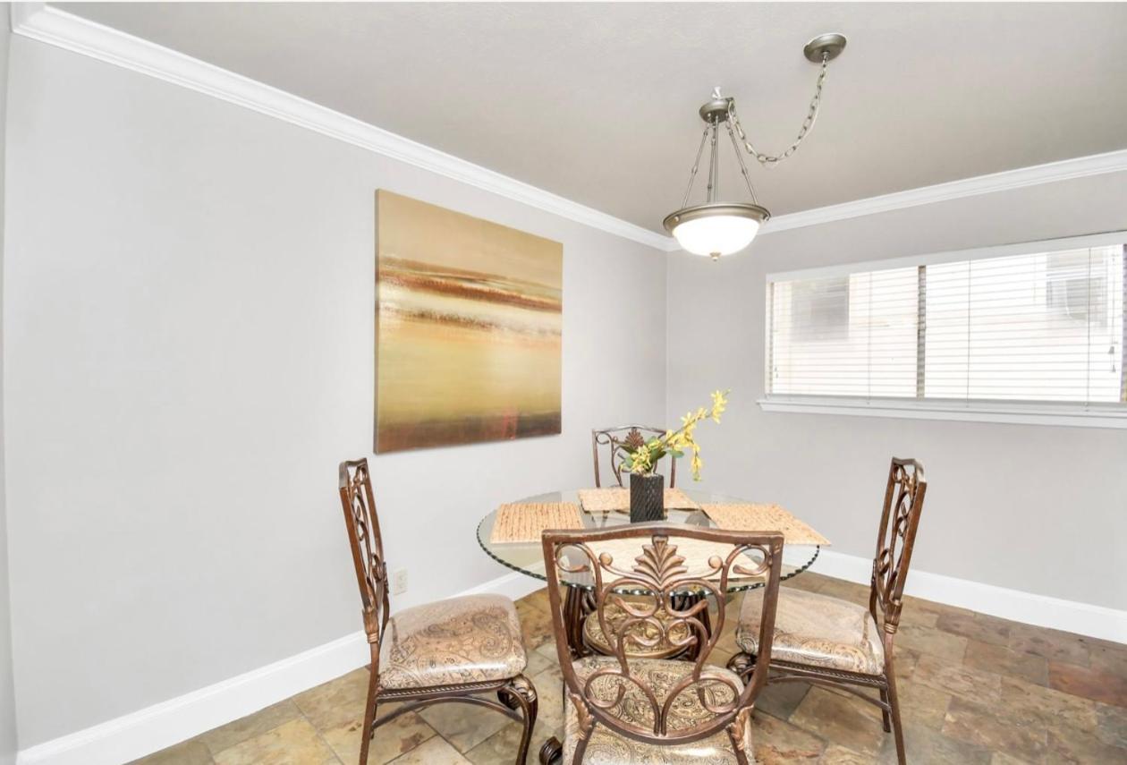 Stunning Private Room In Town Home Хюстън Екстериор снимка